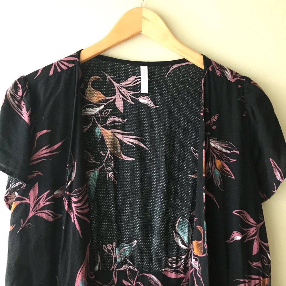Xhilaration Black Short Sleeve Floral Wrap Top - Picture 3 of 12